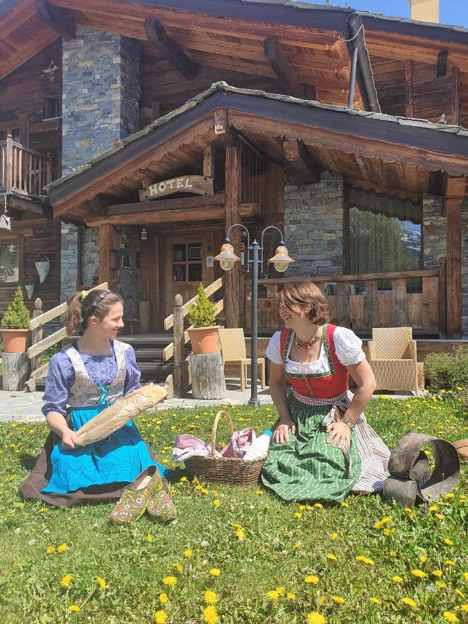 Hotel Letterario Locanda Collomb La Thuile Zewnętrze zdjęcie